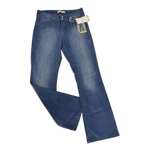 Levis 526 Jeans Womens Size 6 Slender Boot Cut Flattering Fit Enhances Mid-rise